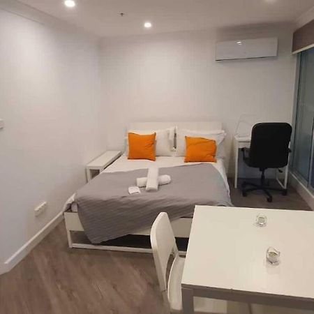 Dana-Cozy Studio With Shared Entry In The City Canberra Exteriör bild