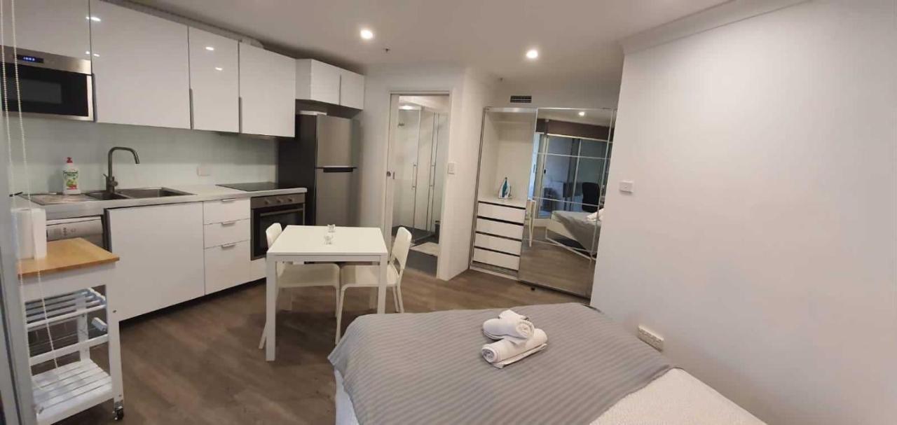 Dana-Cozy Studio With Shared Entry In The City Canberra Exteriör bild