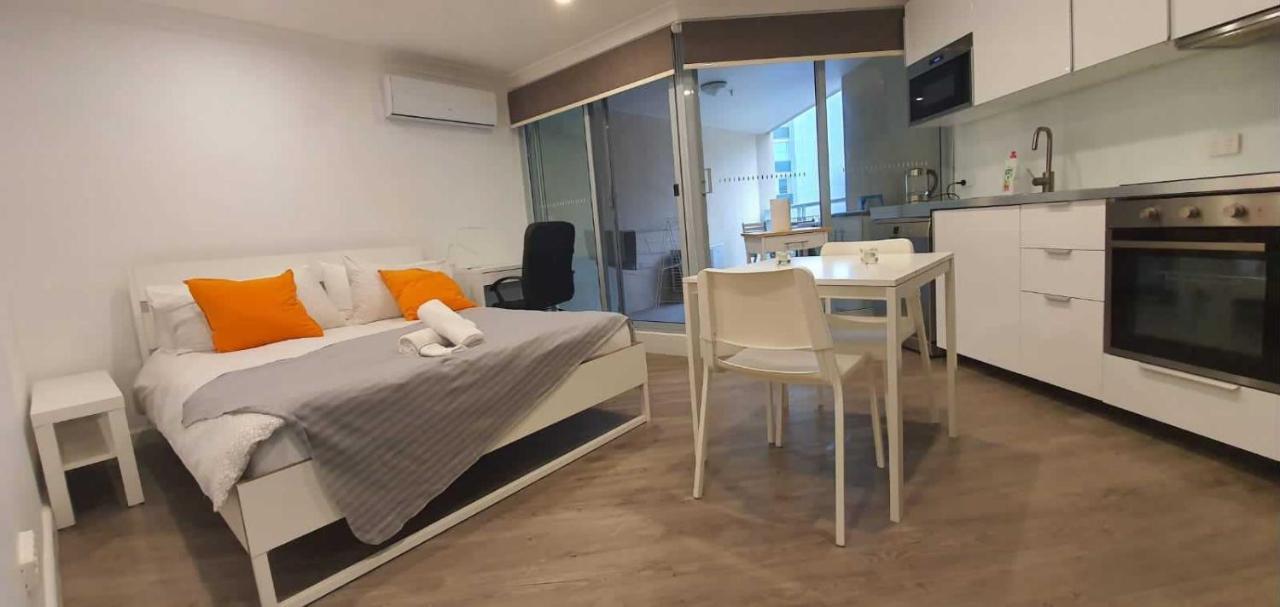 Dana-Cozy Studio With Shared Entry In The City Canberra Exteriör bild