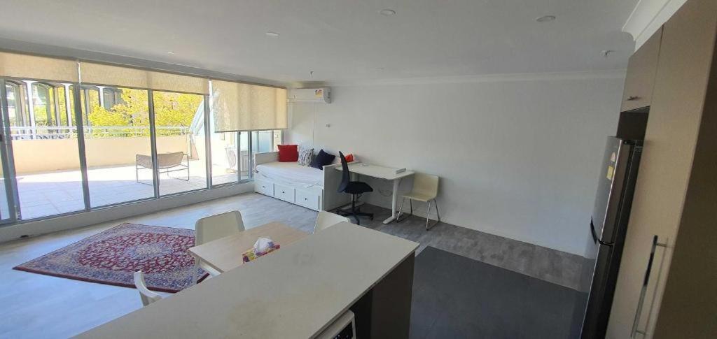 Dana-Cozy Studio With Shared Entry In The City Canberra Exteriör bild